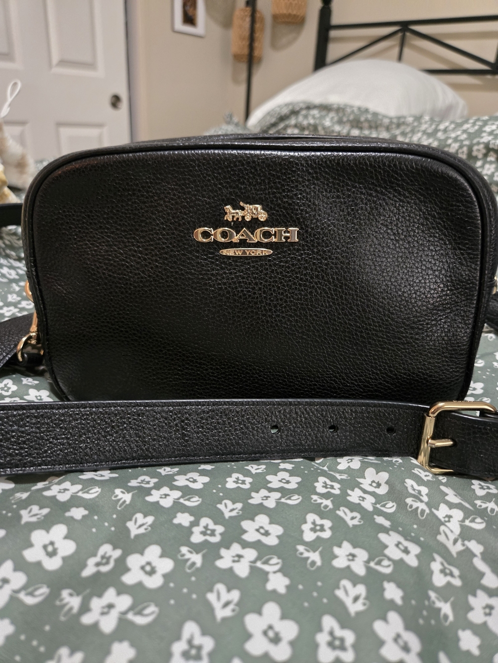 Coach Black Leather Crossbody Bag with Gold Hardware ...Jamie Camera Crossbody